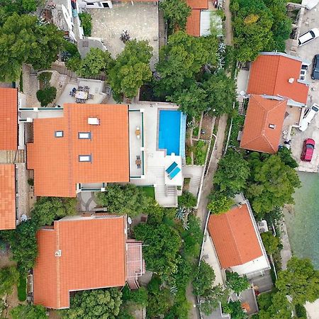 Villa Relax , With Seaview And Two Pools Near Beach สตาริกราด ภายนอก รูปภาพ