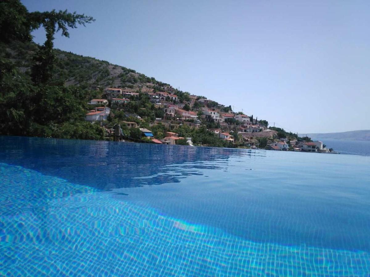 Villa Relax , With Seaview And Two Pools Near Beach สตาริกราด ภายนอก รูปภาพ