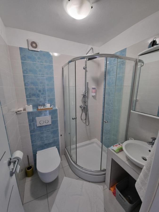 Villa Relax , With Seaview And Two Pools Near Beach สตาริกราด ภายนอก รูปภาพ